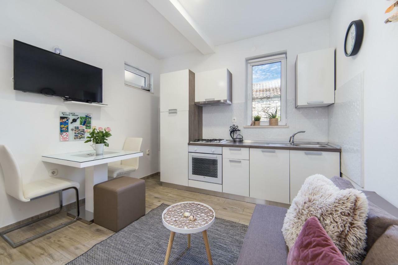 Studio Apartment Finta Rogotin ภายนอก รูปภาพ